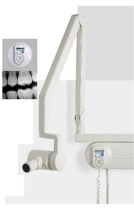 Beetle Dental Carestream CS2200 intraoral camera mounted on dental equipment with user interface