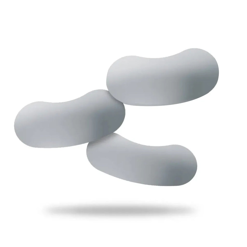 Beetle Dental Polydentia Quickmat sectional matrix bands. Three curved silver bands for dental restorations on white background