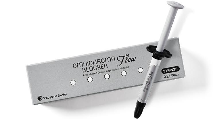 Tokuyama Omnichroma Blocker Flow dental composite in a syringe with packaging for dental restoration